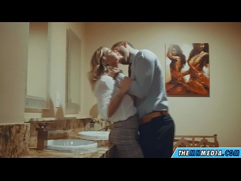 ❤️ Ilehoria busti batek komun publiko batean seduzitzen zaituenean ️ Izorratu bideoa %eu.mypornpics.ruan ❌️❤